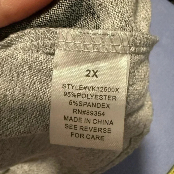 Adrienne Vittadini Gray Star Print Scoop Neck 3/4 Sleeve Blouse - Picture 3 of 7